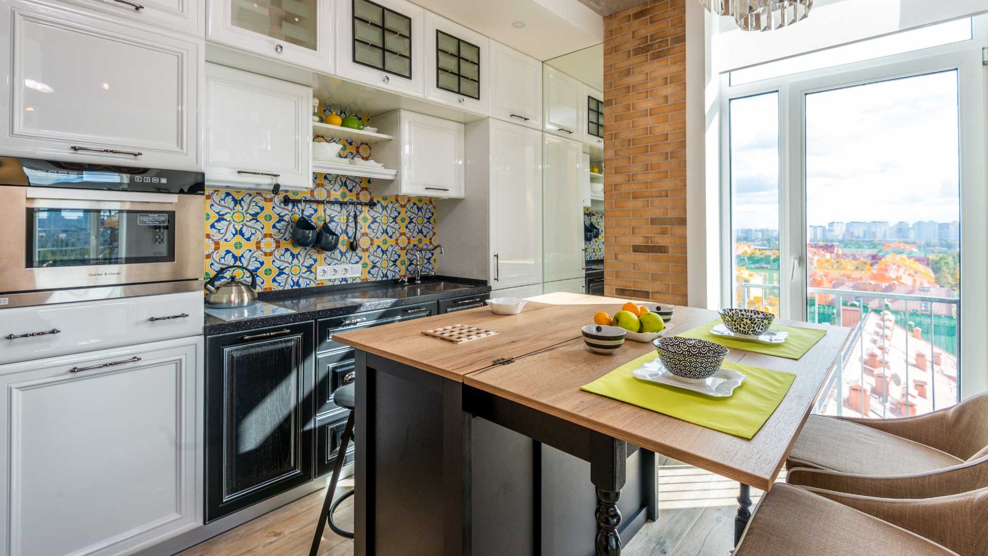 Mese de dining pliabile pentru spatii mici.