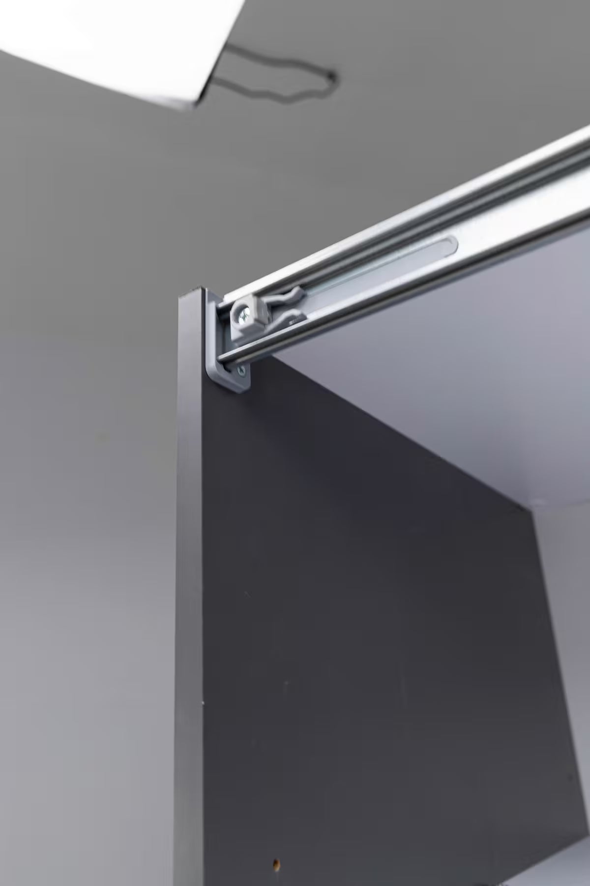 DULAP CU USI GLISANTE 250/210 x 61.5 CM